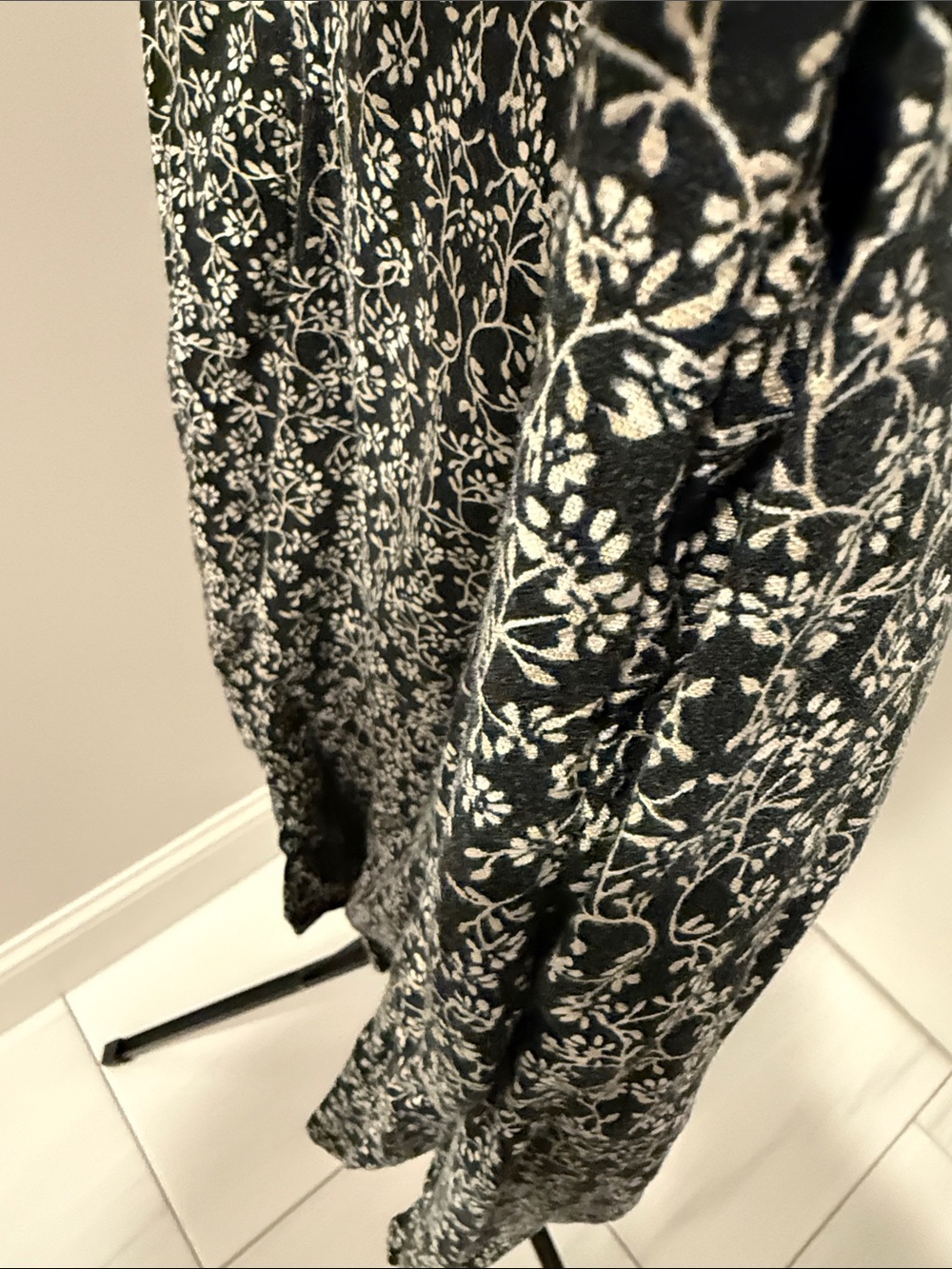 Universal Thread Black & White Floral V-Neck Mini Dress - Picture 8 of 10